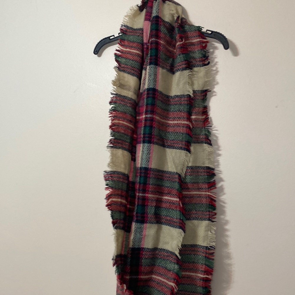 Soft Plaid Scarf💕 - Picture 1 of 2